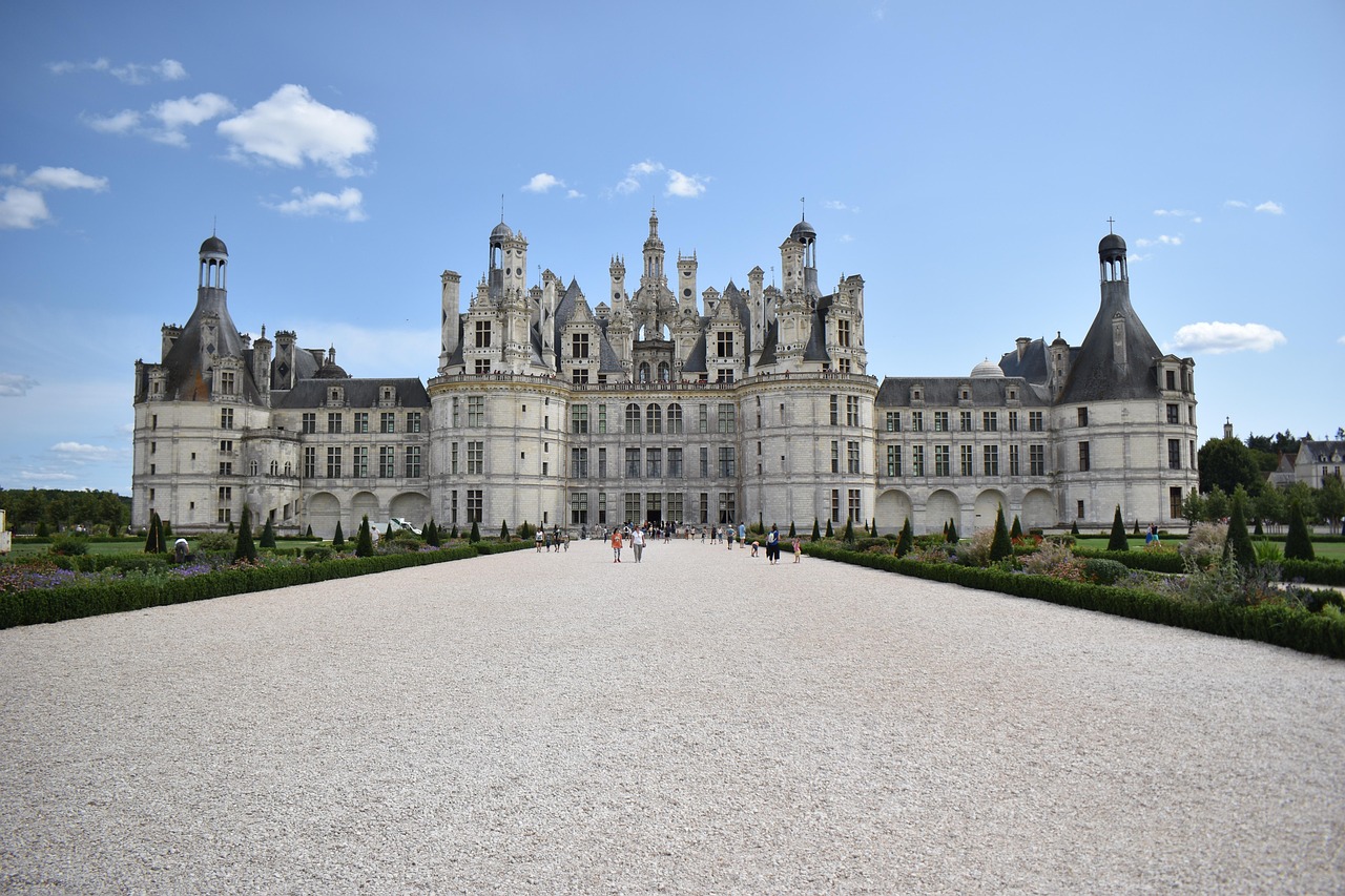 Inkhallée élégante avec accents de laiton. Inkhallée élégante avec accents de laiton.