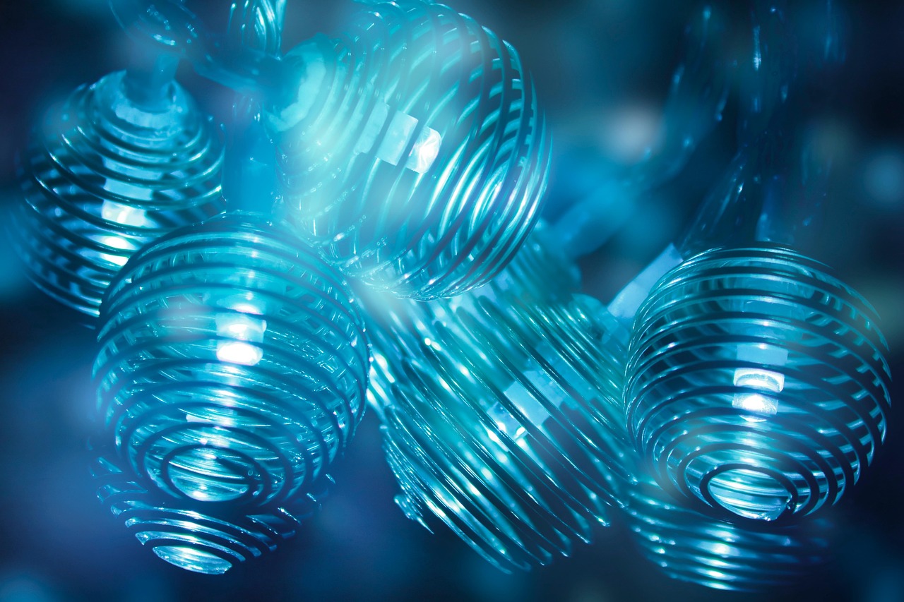 Éclairage LED pour ambiance estivale chaleureuse.