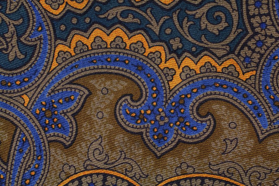 Motif paisley en coussin automnal moderne. Motif paisley en coussin automnal moderne.